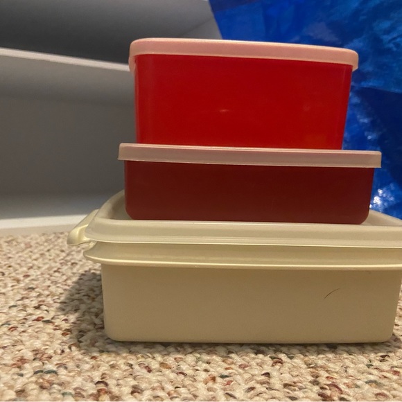Various Vintage Tupperware Containers, square and pie - Picture 13 of 14